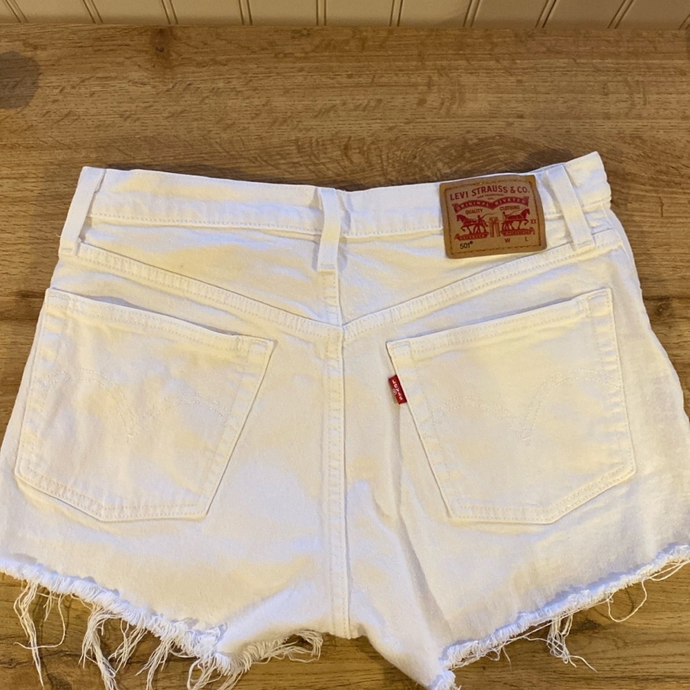 501 High Waisted White Levi shorts